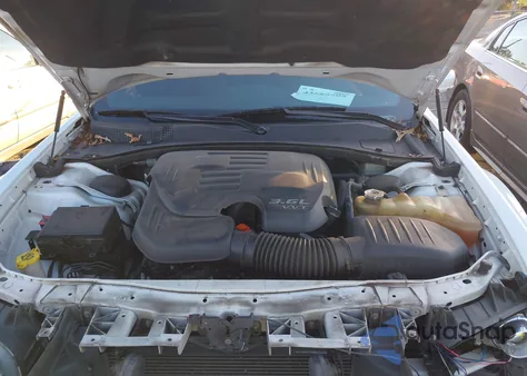 2015 Chrysler 300 300S z USA, uszkodzony, nr VIN 2C3CCAGG0FH756885